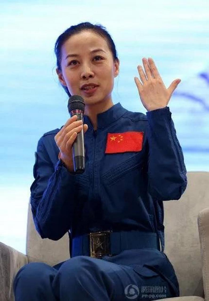 女航天員王亞平簡(jiǎn)介，中國(guó)太空探索的璀璨明珠，中國(guó)太空探索璀璨明珠，女航天員王亞平簡(jiǎn)介