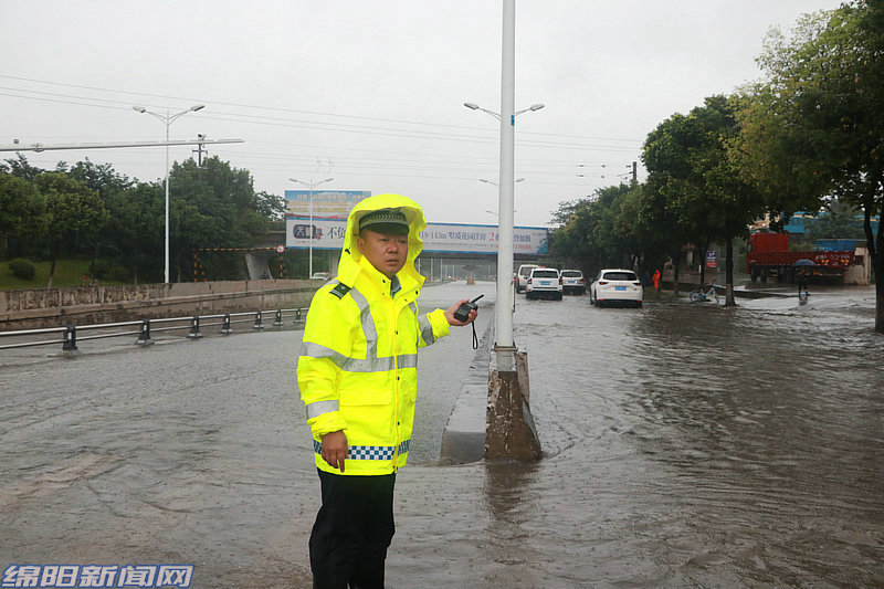 四川綿陽暴雨最新報道，城市面臨嚴峻挑戰(zhàn)，緊急救援行動全面展開，四川綿陽暴雨引發(fā)城市危機，緊急救援行動全力展開