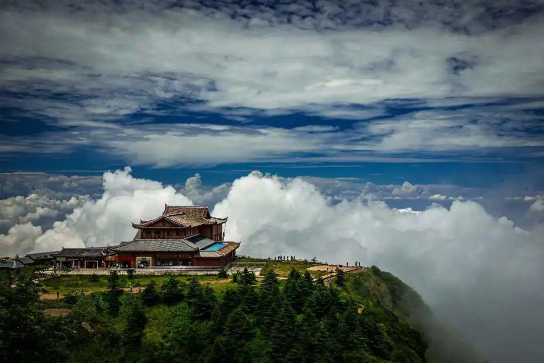 峨眉山，自然與文化的壯麗交響，峨眉山，自然與文化交融的壯麗交響樂章