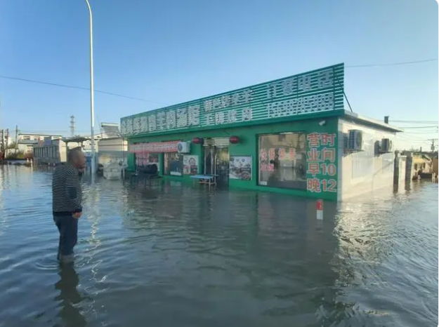 寧波海水倒灌現(xiàn)象與街邊商戶的關切發(fā)聲，寧波海水倒灌現(xiàn)象引發(fā)街邊商戶關注與發(fā)聲