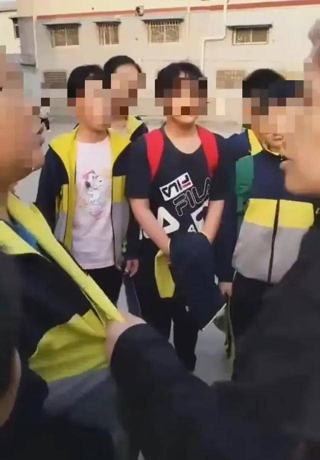 太原17歲被圍毆男孩母親發聲沸，憤怒與呼吁背后的故事，太原男孩遭圍毆事件曝光，母親發聲引發憤怒與關注